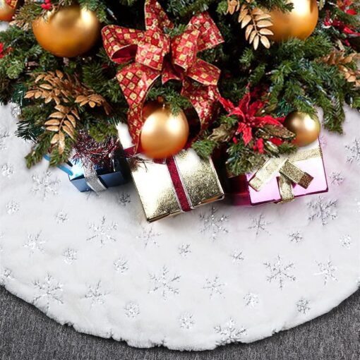 78, 90, 120 or 140 CM Faux Fur Christmas Tree Skirt - Image 7