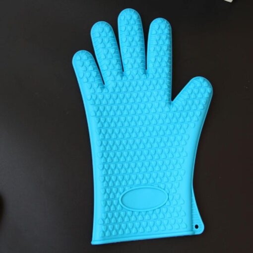 One Piece Heat Resistant Silicone Oven Glove - Image 3