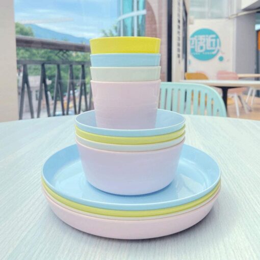 12 Piece Plastic Dinnerware Set - Image 6