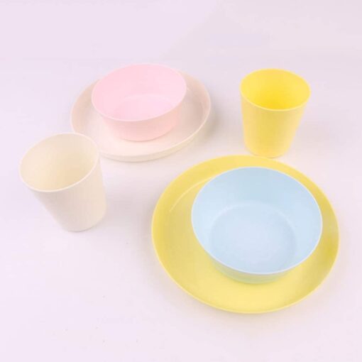 12 Piece Plastic Dinnerware Set - Image 5