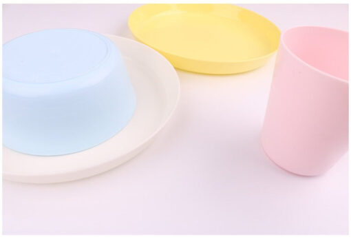 12 Piece Plastic Dinnerware Set - Image 3