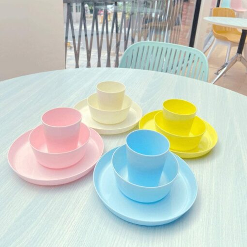 12 Piece Plastic Dinnerware Set - Image 7